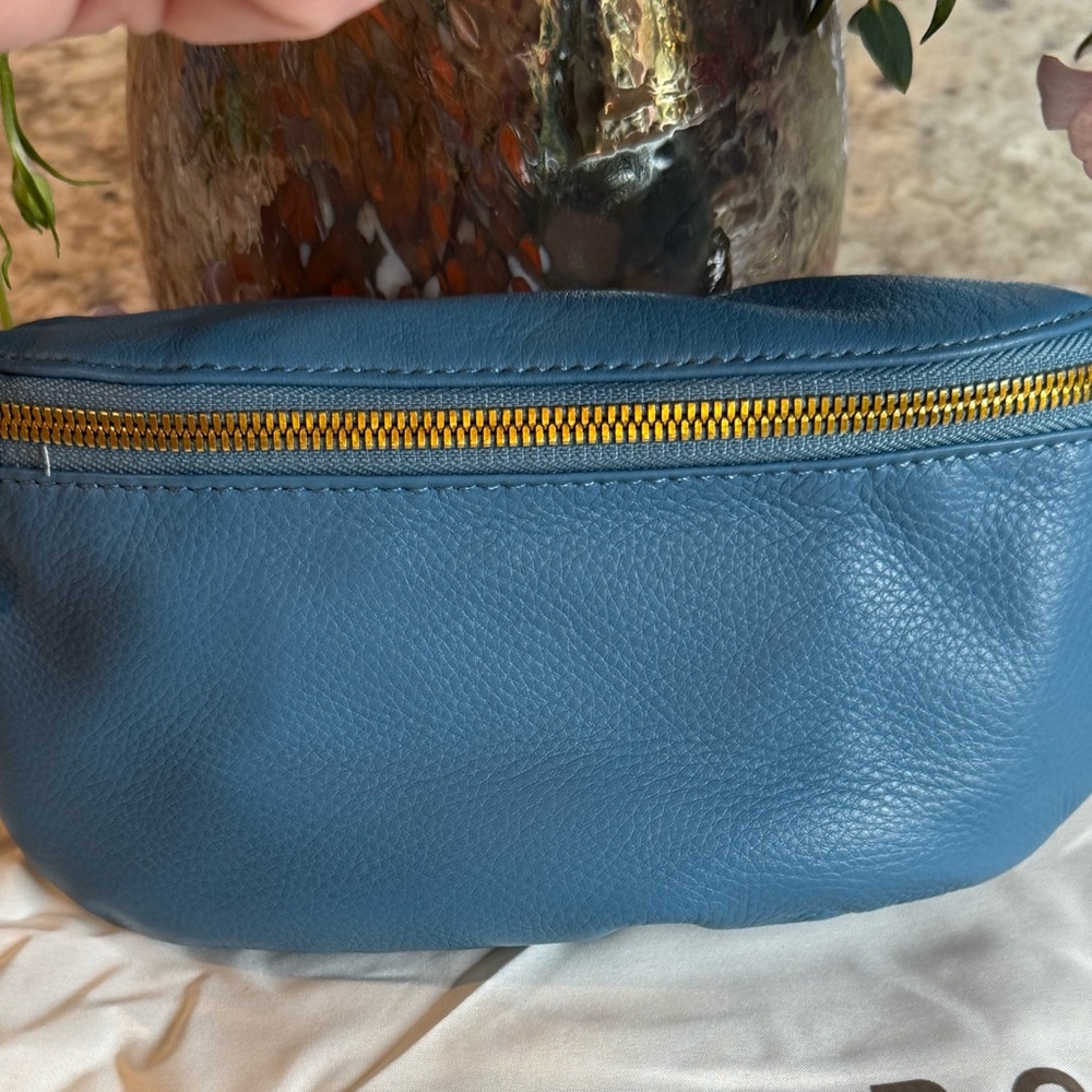 NEW HOBO Leather Adjustable Fern Belt/Crossbody Bag In Dusty Blue - Picture 2 of 13